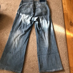 Wire highwaist ankle lenght  - ”Min jeans” men väldigt vida ankel längd på mig some 170!