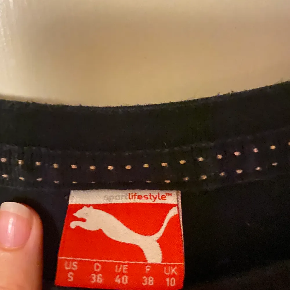 Vintage tshirt från puma i strl S/36, mycket bra skick. Buda i kommentarerna!. T-shirts.