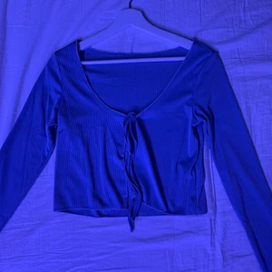 Knit-top - Säljer denna ljusblå oanvända knyttröja