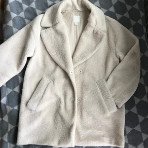 H&M teddy kappan  - Storlek S/M ✨ köparen står för frakten 🤎