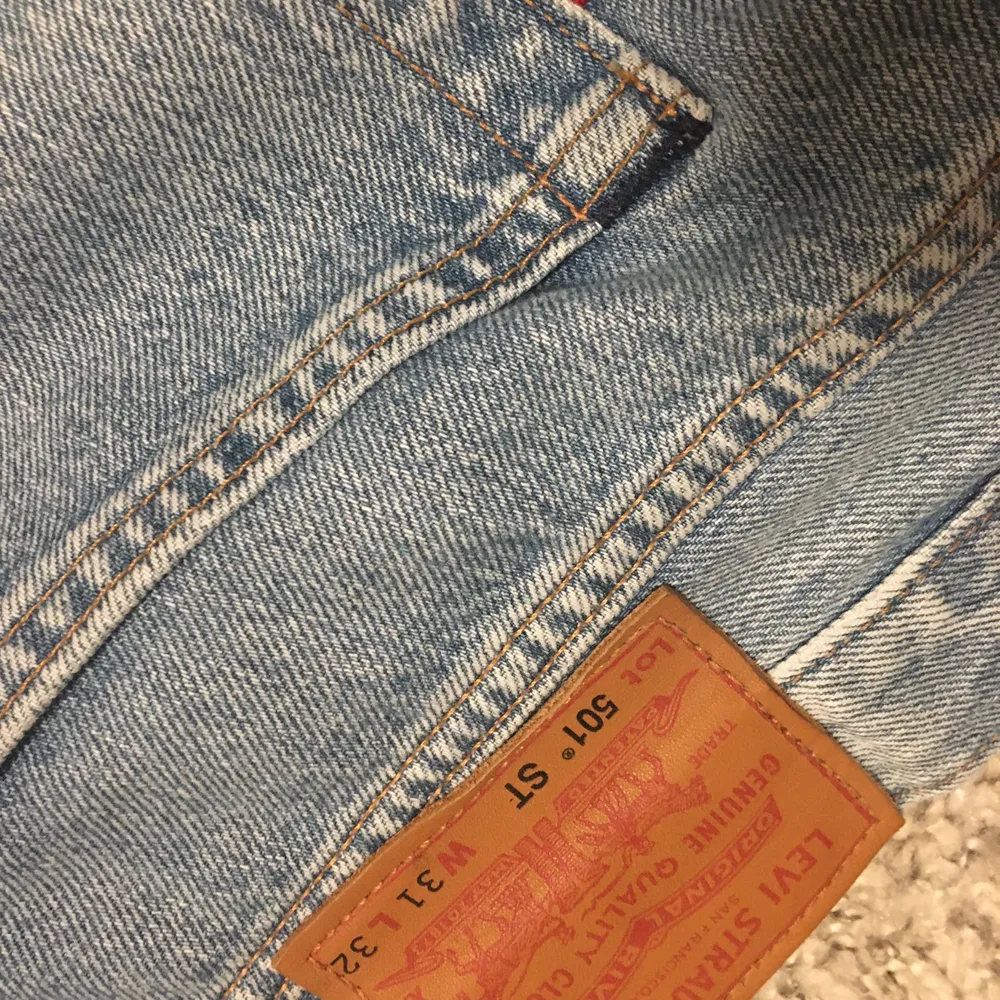 Jeans i väldigt bra skick. Ganska oanvända. BUDA!! Eller köp direkt för 490kr. Jeans & Byxor.