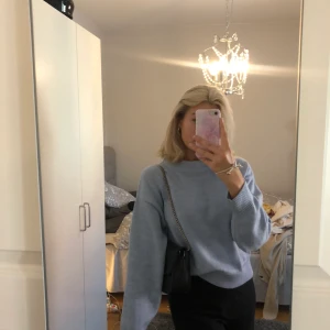 Stickad tröja - Stickad tröja från h&m💙Hör av er om ni vill köpa eller om du har någon fundering.  högsta bud på 130kr😊