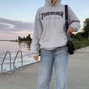 Jättesnygg trasher hoodie i storlek S, köptes för 899kr förra året, använd en del. Säljes för de inte är min stil längre. 