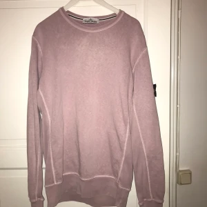 Stone Island sweatshirt Strl L 1000 Kr - Säljer av min Stone island Sweatshirt, använd ett fåtal gånger. 8/10 condition. Pris och frakt kan diskuteras