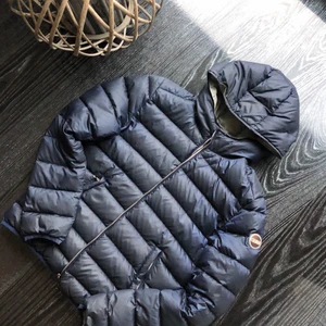 Colmar Jacka  - Köpt för 5000kr på Jackie säljer för halva pris eftersom det är använd en vinter. Den är i väldigt fint skick eftersom jag inte använt den så mycket. Frakten står jag för :) (priset kan diskuteras) 