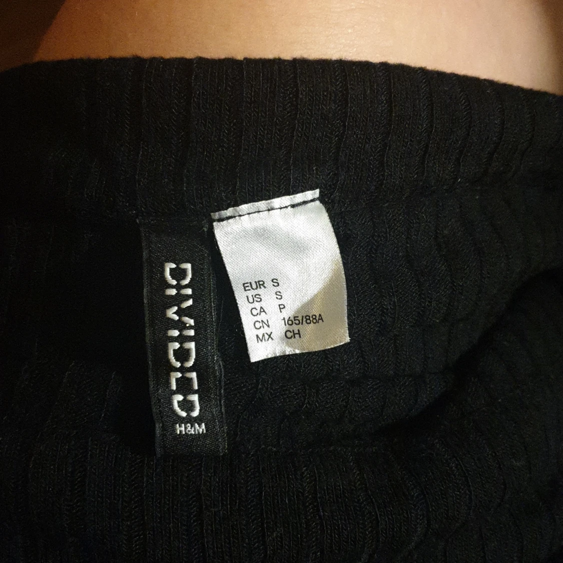 Söt svart offshoulder tröja - 91