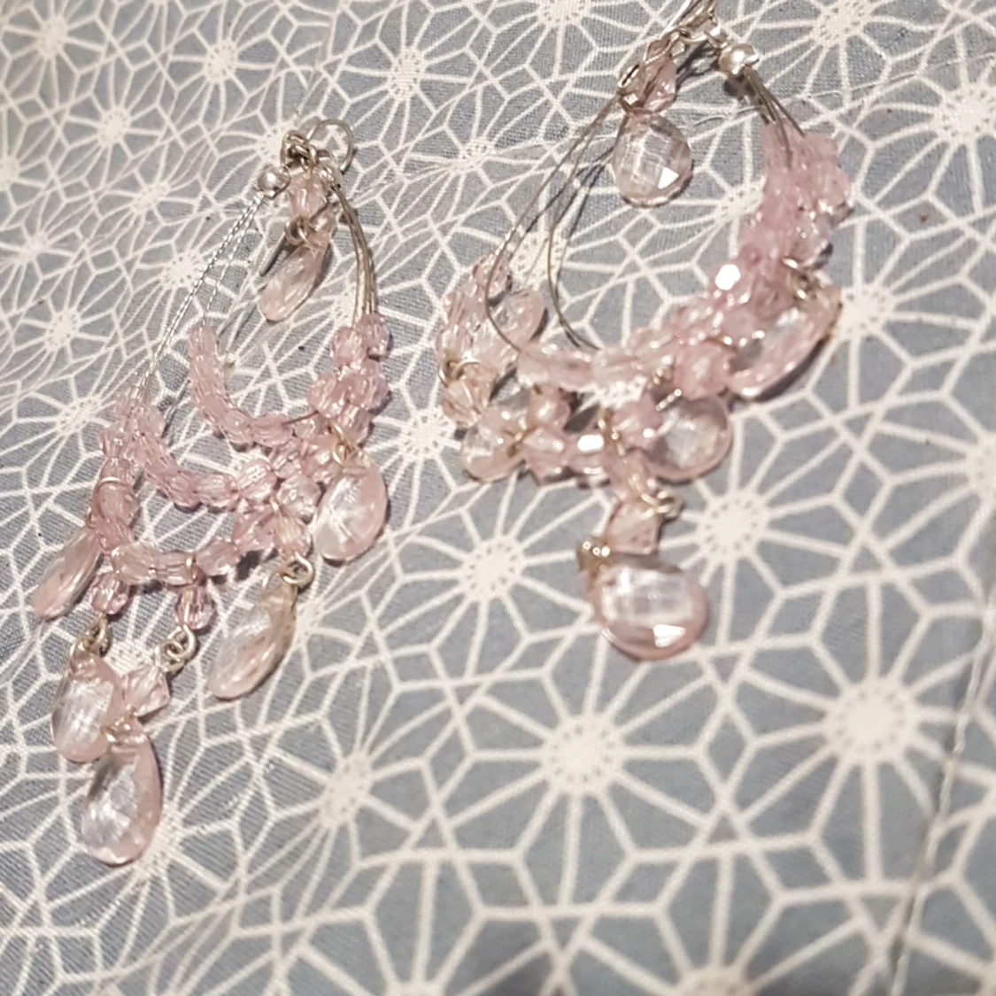 Er roar diamantörhängen. - 91