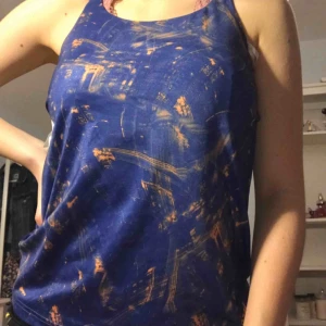  - Adidas linne med cool snörning baktill! Sitter som en xxs & skulle kunna passa xs ✨ aldrig använd & lapparna sitter kvar!