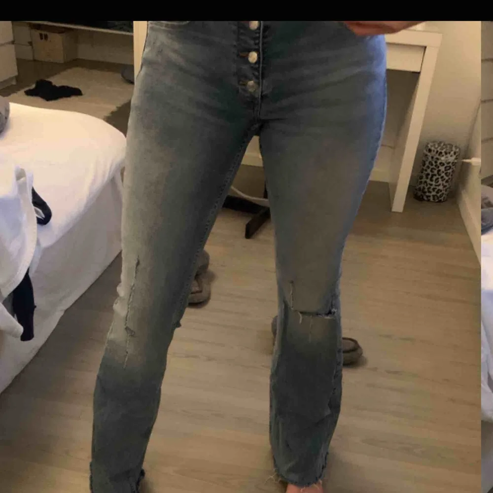 Super snygga jeans från zara jag är 176cm lång💕💕🤩🤩 . Jeans & Byxor.