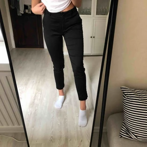  - Ett par riktigt snygga kostymbyxor från hm. Dom är lite för stora för mig men passar perfekt för S/m! 