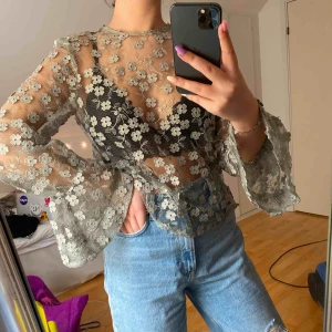  - Jättefin blus, frakt ingår i priset!