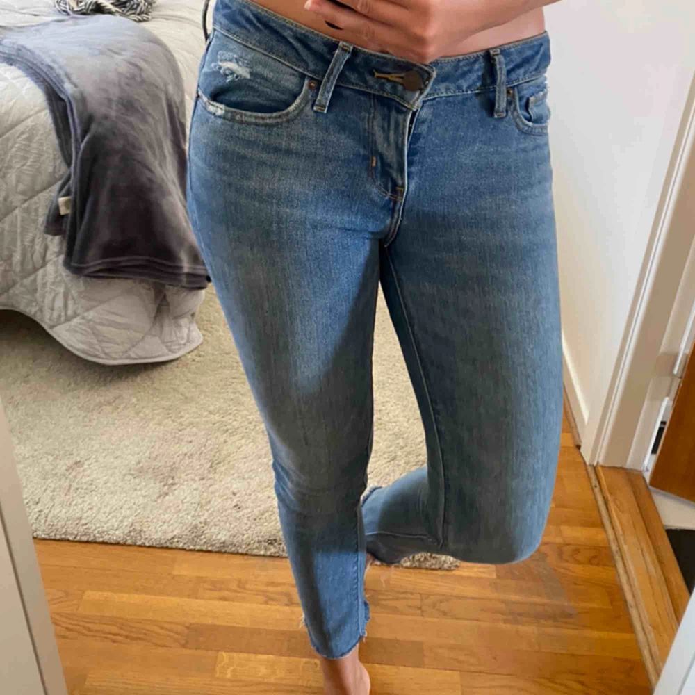 Jeans från Levi’s, bra skick sparsamt använda . Jeans & Byxor.