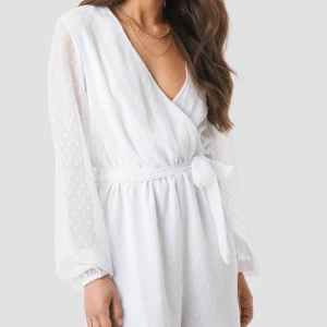  - Så fin playsuit som är helt oanvänd från NAKD. Köpte för 500kr 