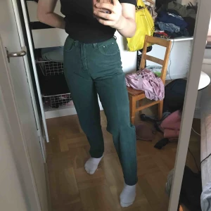  - Skitcoola braller som är skoggröna. Raka och i bra skick, möts gärna i stockholm eller så står du för frakt!