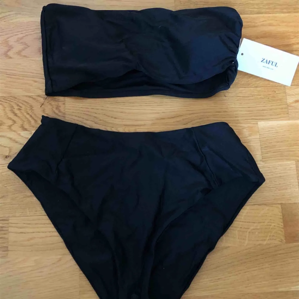 Likadan skitsnygg bikini fast i svart, från Zaful och denna är tyvärr också förstor. Nypris: 315kr 🥰. Övrigt.