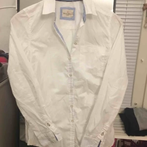  - Väldigt fint skick Vit Lindex Mötes upp i gbg, majorna eller fraktar men köparen står då för frakten. Tar även swish och kontanter mm.