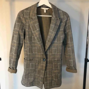  - Rutig kavaj, knappt använd! ❤️