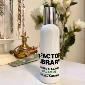  - Comme des Garcons parfym i doften calamus. 50 ml. Beskrivs som fräsch med doftnoter (om det säger er något). Säljs då jag fick fel i present. Nypris ca 900kr. Endast sprutad 1 gång.