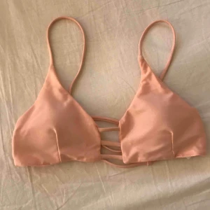  - Bikini top storlek s/m jätte fin i ryggen 