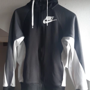 Nike - Köpt från Nike, bra skick.