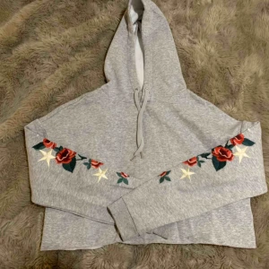  - New fits perfectly a little bit crop top 