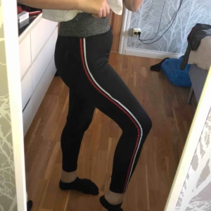  - Snygga träningstights/leggings! Hittar ingen lapp men sitter som ett par S, väldigt stretchiga så passar M också!