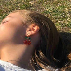 - Säljer mina supergulliga körsbärsörhängen, perfekta nu till sommaren🍒🥰