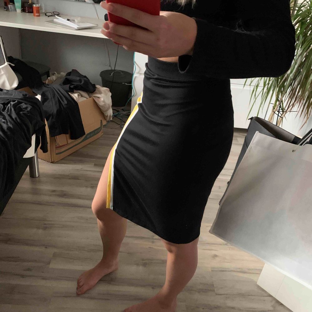 Mjukis kjol från pull&bear i storlek | Plick Second Hand
