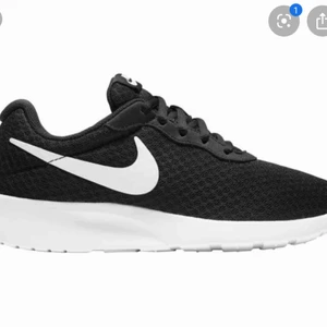  - Fräscha snygga Nike skor !! Skriv för fler bilder. 