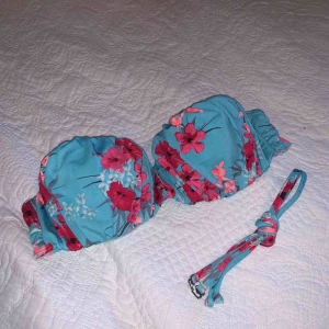  - Supervacker bikiniöverdel!!🌺🦋 tillhörande band samt att den är i stretch 