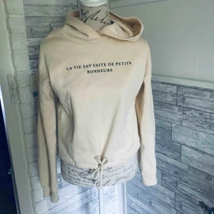  - Tröja från Gina, använd en gång 