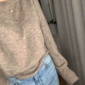  - Fin stickad tröja från H&m. Mjuk och sticks inte. 