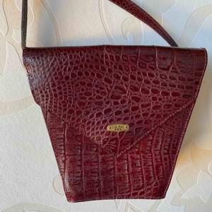 Burgundy vintage style bag