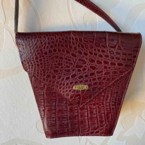  - Burgundy vintage style bag