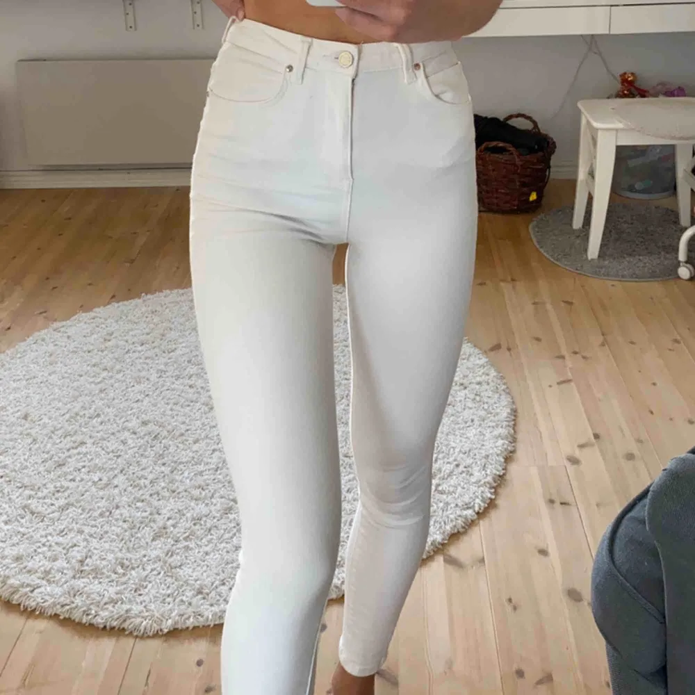 Hel vita jeans från Gina! Storlek 34/XS! Du betalar frakten🥰. Jeans & Byxor.