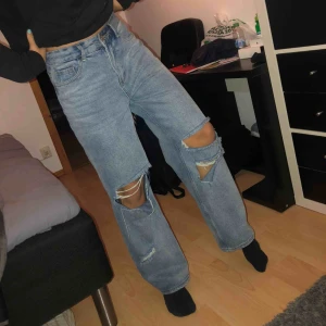  - Säljer mina favorit byxor för dem är för stora för mig! De e ganska stora i storleken, så de är kanske som en 36 💕 köparen står för frakten. Budgivning kan hända. 