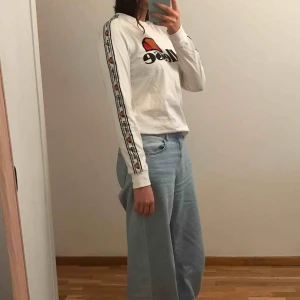 - Ellesse tröja! Vit och fräsch så den passar till allt! 💞🥰
