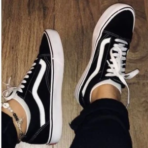 Vans - Säljer dessa vans som är som nya! Använde dom 3 gånger sen tröttnade jag på dom så dom har bara stått på hyllan. Kan diskutera pris vid snabbköp