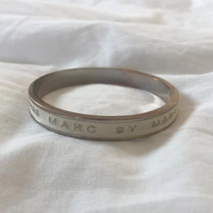 Marc Jacobs armband - Marc jacobs armband köpt här på plick.