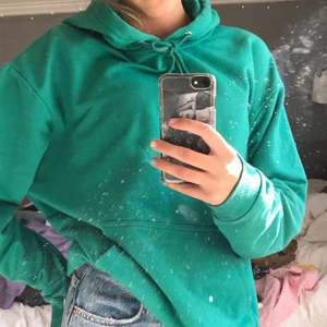 Grön hoodie från carlings strl L - Jättefin oversize hoodie från Carlings som tyvärr inte kommer till användning, nypris 399kr🥰 köparen står för frakt