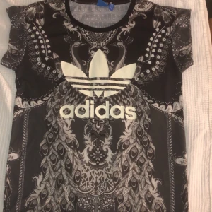 Adidas t-shirt - Säljer denna adidas t-shirt i storlek 36/S. Frakt ingår ej i priset