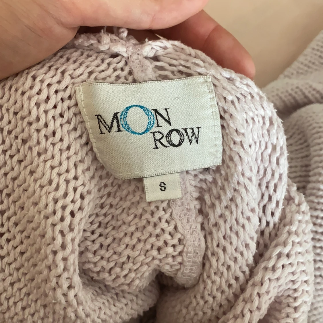 Stickad hoodie i storlek S  - 91