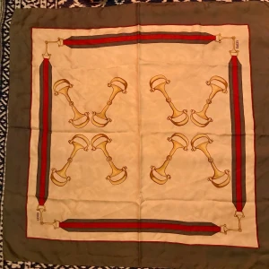 Gucci scarf  - Handgjord. Behöver kemtvättas. 