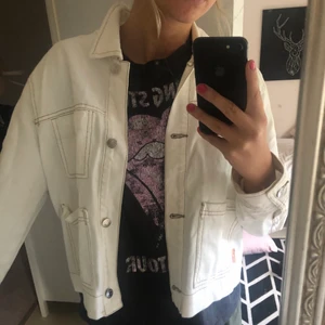 Jeansjacka - Vit jeansjacka från bershka