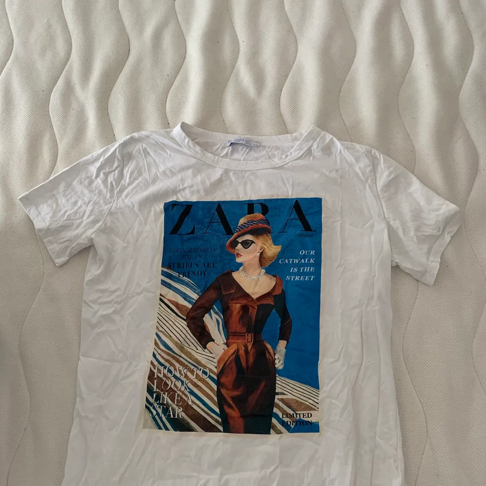 T-shirt från Zara i storlek s. Använd få gånger!. T-shirts.