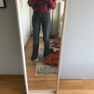 Här är bättre bilder på jeansfärgen på jeansen jag la upp tidigare. Kolla min profil för mer info om storlek osv.💞