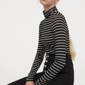 Polo tröja  - Randig super fin tröja bra till hösten🍂