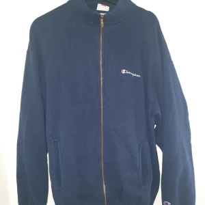 Champion zip hoodie  - Mörkblå, passar en M, L eller Xl! Unisex
