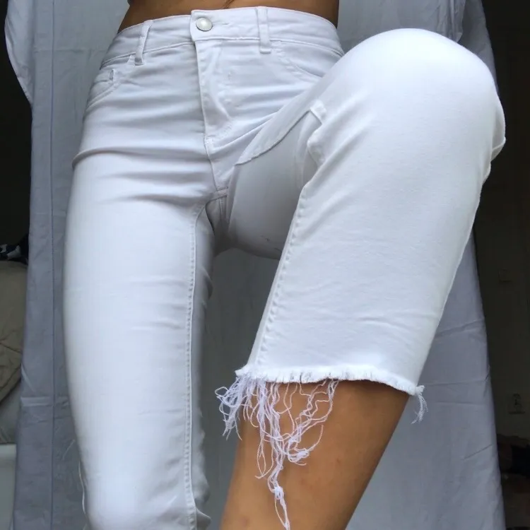 Vita avklippta jeans, kortare och supersköna!!!. Jeans & Byxor.