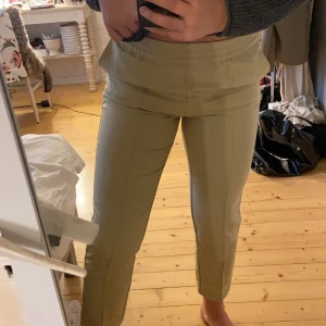 Kostym byxor - Snygga kostymbyxor från nakd, frakt tillkommer!